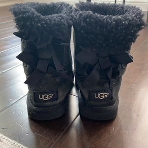 Girls Bailey Bow Uggs- Black sz 12